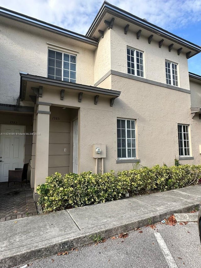 1 of 17 - 1985 Marsh Harbor Dr, Riviera Beach, FL