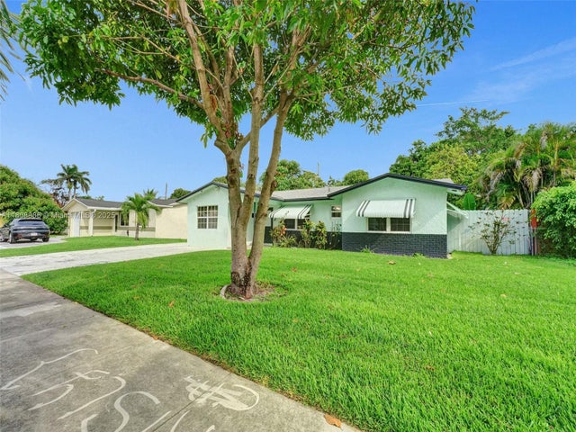 4 of 61 - 221 Ne 31st St, Pompano Beach, FL