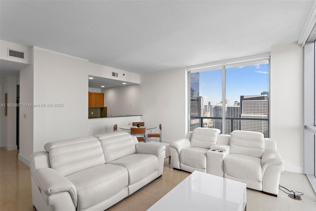 1060 Brickell Ave 4001, Miami