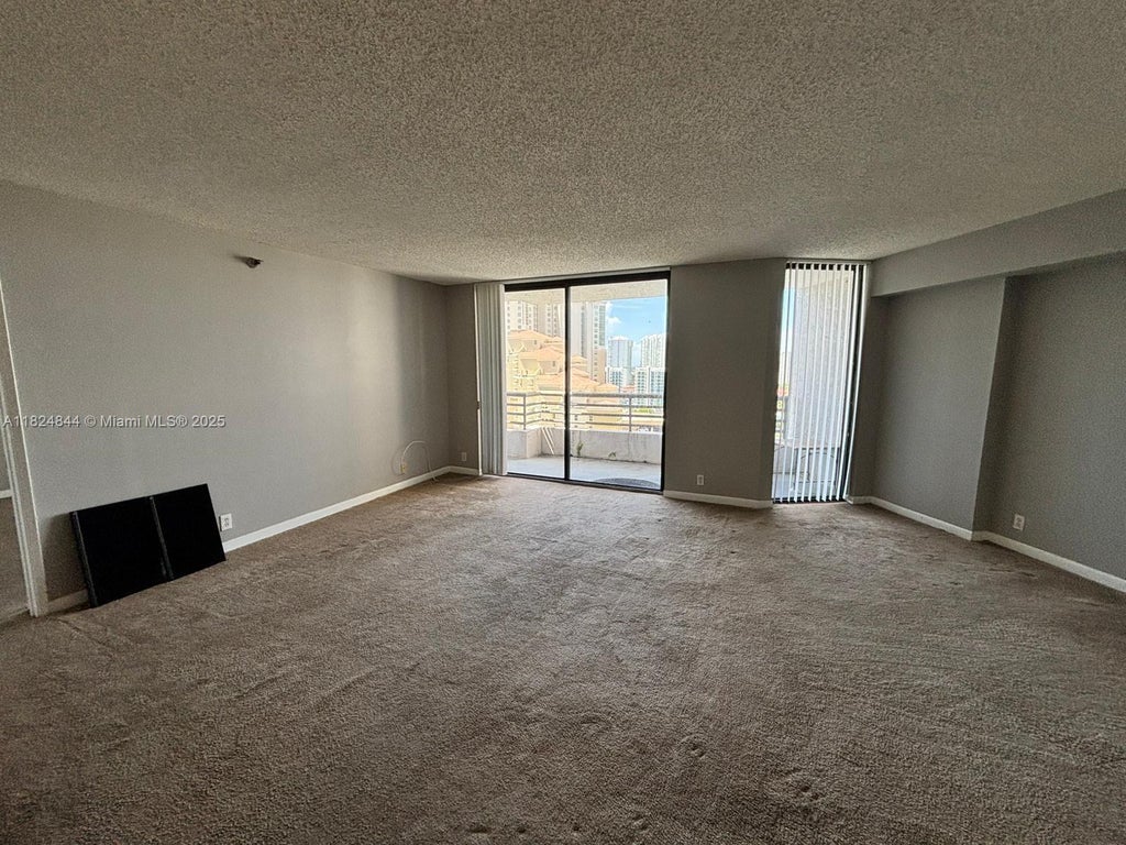 3300 Ne 191st St 1915, Aventura
