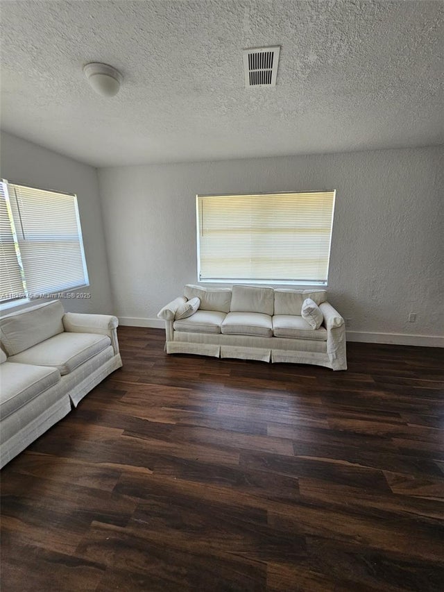 4 of 5 - 1408 Nw 9th Ave B, Fort Lauderdale, FL