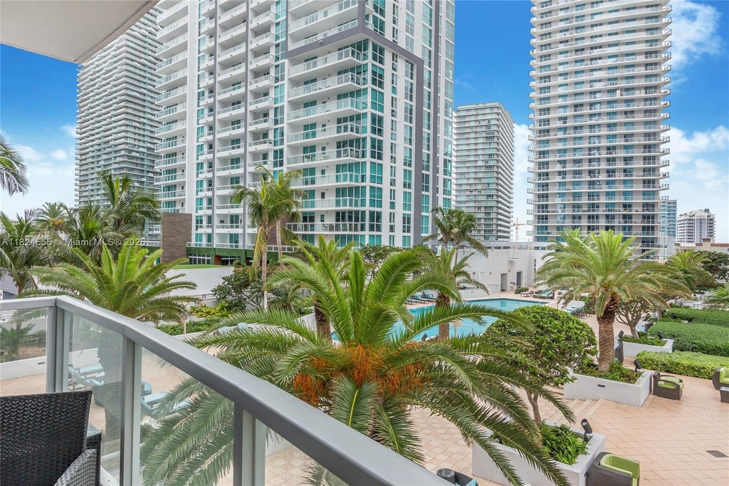 1060 Brickell Ave 1415, Miami