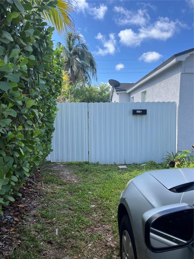 3 of 18 - 2330 Harding St Rear, Hollywood, FL