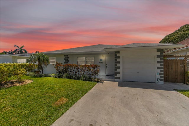 1 of 34 - 806 Ne 4th St, Hallandale Beach, FL