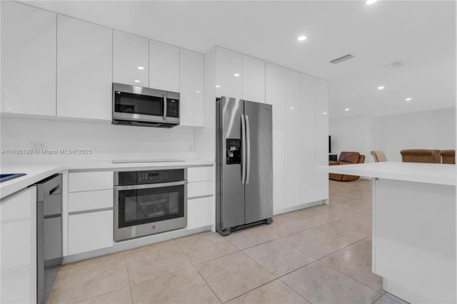 2 of 34 - 806 Ne 4th St, Hallandale Beach, FL
