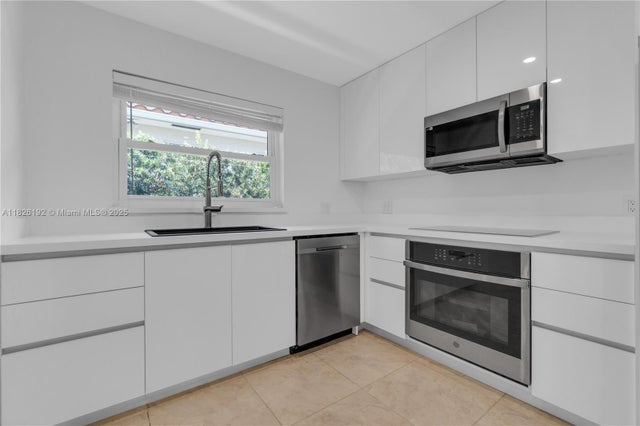 3 of 34 - 806 Ne 4th St, Hallandale Beach, FL