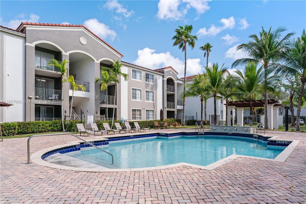 6821 Sw 44th St 304, Miami