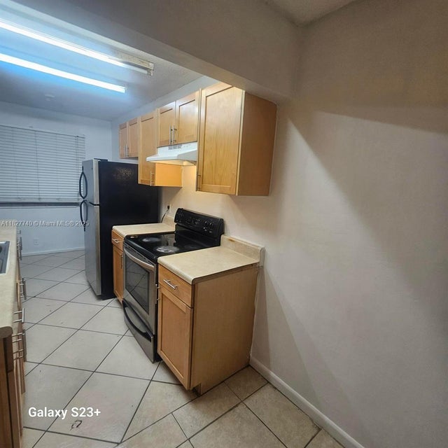 2 of 6 - 1100 Ne 1st Ct 302, Hallandale Beach, FL