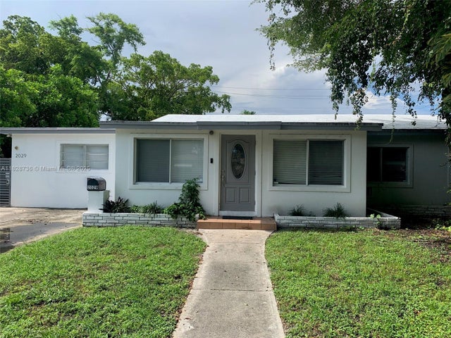 2 of 26 - 2029 Pierce St 4, Hollywood, FL