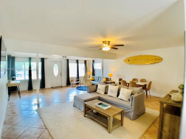 4 of 26 - 2029 Pierce St 4, Hollywood, FL