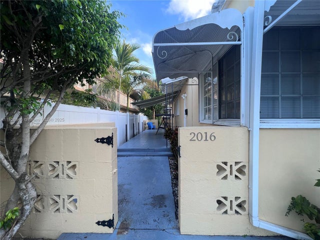 1 of 18 - 2016 Pierce St 2, Hollywood, FL