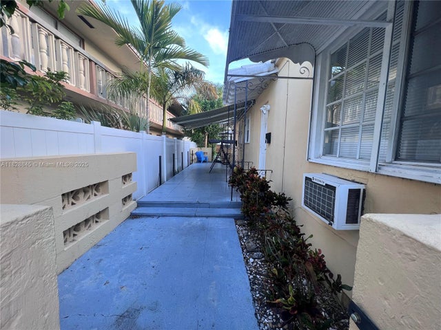 2 of 18 - 2016 Pierce St 2, Hollywood, FL