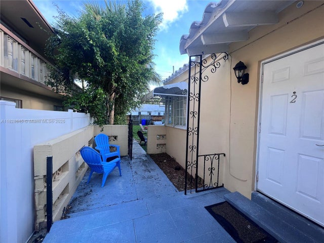 3 of 18 - 2016 Pierce St 2, Hollywood, FL