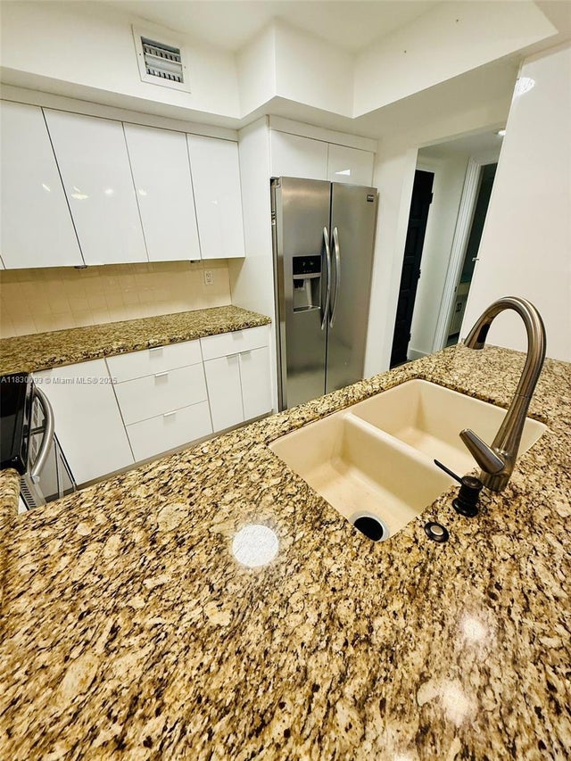4 of 17 - 3800 N Hills Dr 312, Hollywood, FL