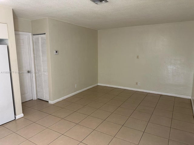3 of 10 - 214 Se 8th St 5, Hallandale Beach, FL