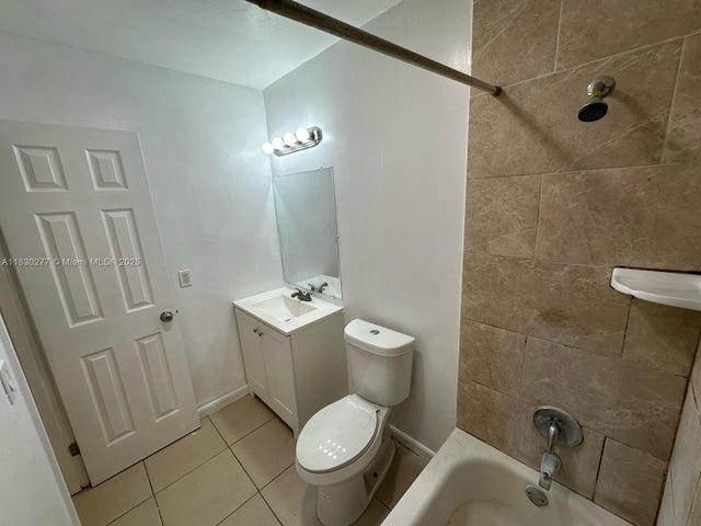 4 of 10 - 214 Se 8th St 5, Hallandale Beach, FL