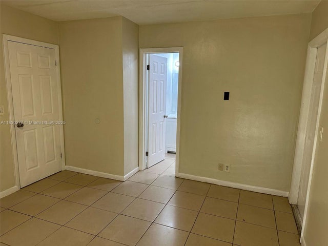 5 of 10 - 214 Se 8th St 5, Hallandale Beach, FL