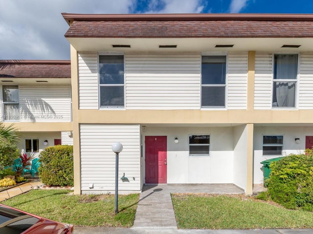1 of 31 - 3321 N Raleigh St 3i, Hollywood, FL