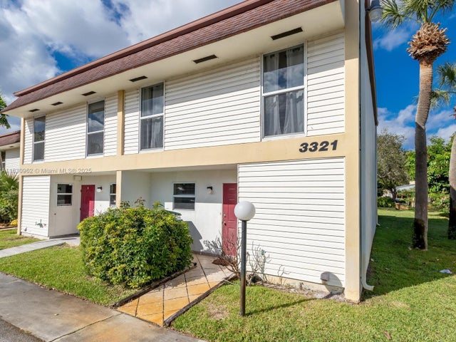2 of 31 - 3321 N Raleigh St 3i, Hollywood, FL