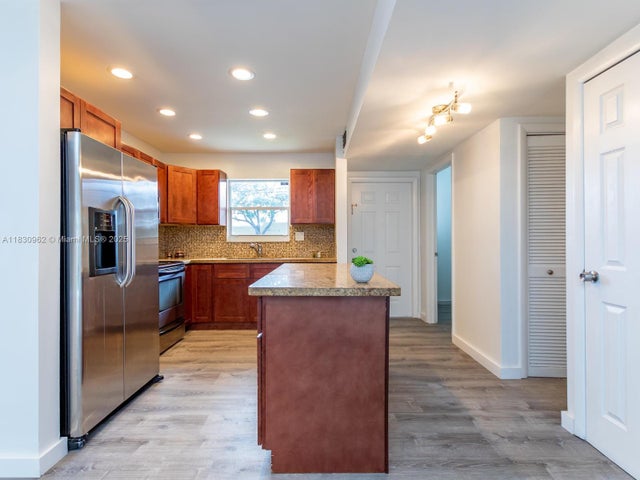 5 of 31 - 3321 N Raleigh St 3i, Hollywood, FL