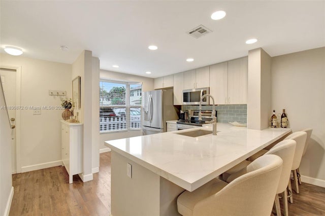 4 of 37 - 1881 Ne 15th Ave, Fort Lauderdale, FL