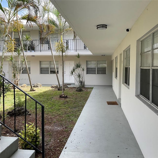2 of 14 - 510 Se 9th St 3, Fort Lauderdale, FL