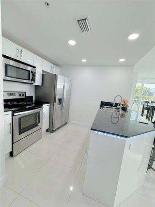 Photo of Listing #A11831771