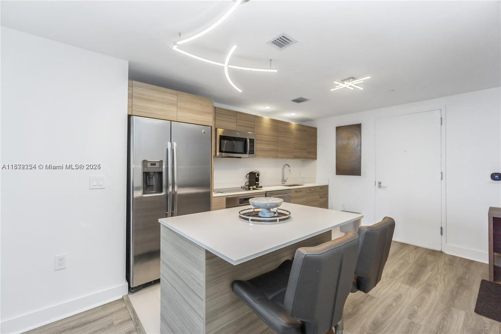 121 Ne 34th St 1614, Miami