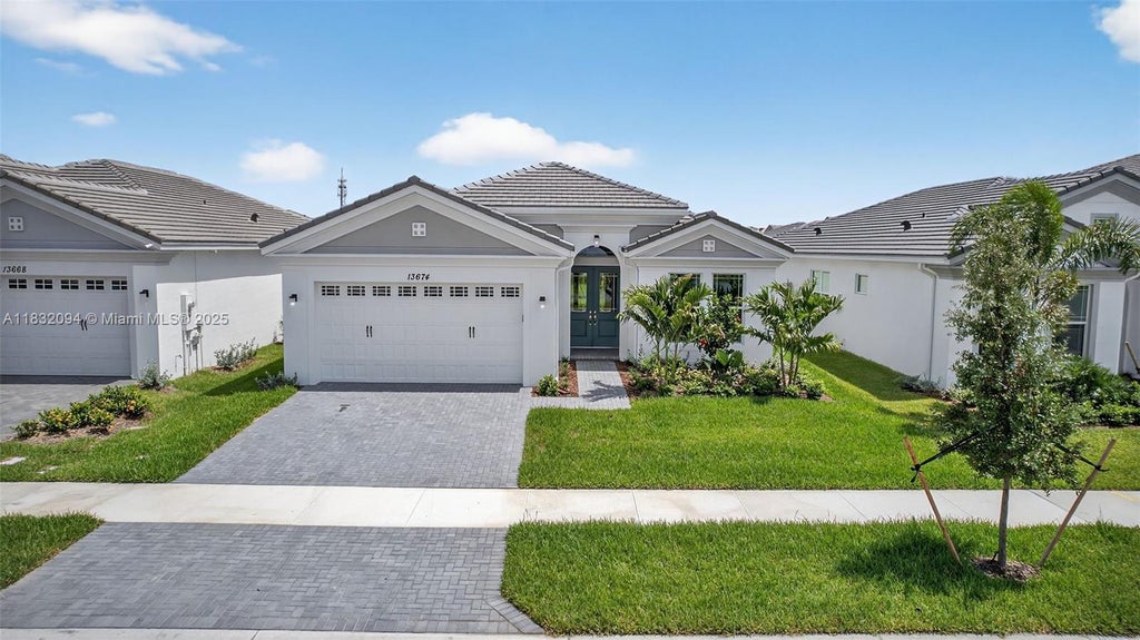 13674 Spruce Pine Dr, Westlake