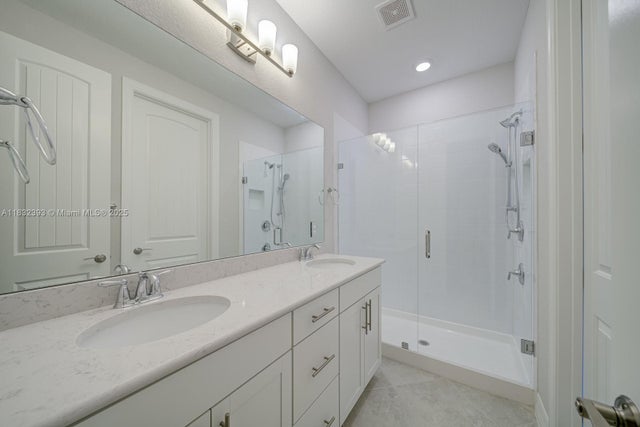 3 of 36 - 1280 Eucalyptus Dr 4, Hollywood, FL