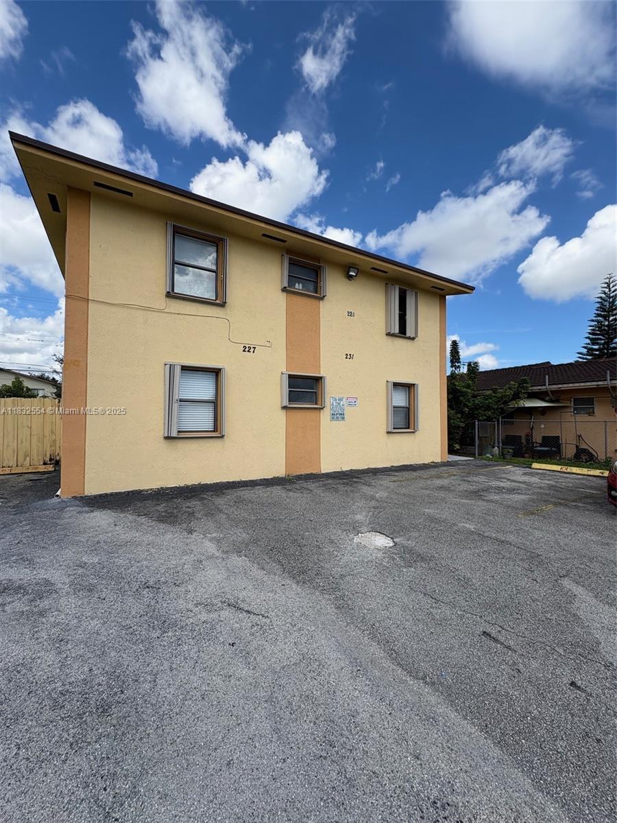 231 E 7th St 101, Hialeah
