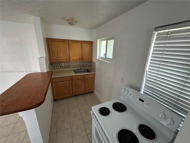 2 of 8 - 610 Ne 12th Ave 1, Fort Lauderdale, FL
