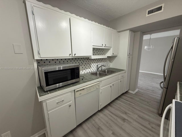 3 of 15 - 4200 Hillcrest Dr 505, Hollywood, FL