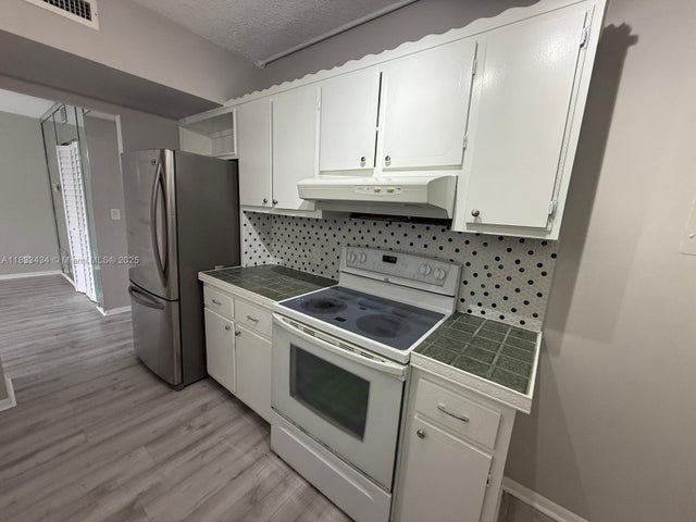 4 of 15 - 4200 Hillcrest Dr 505, Hollywood, FL