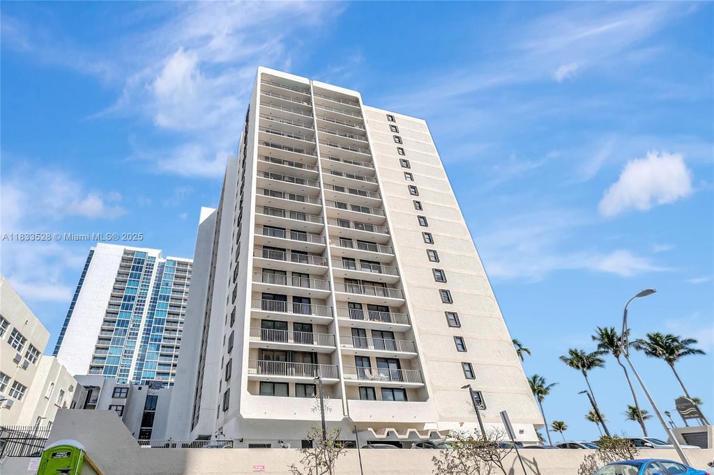 2625 Collins Ave 418, Miami Beach