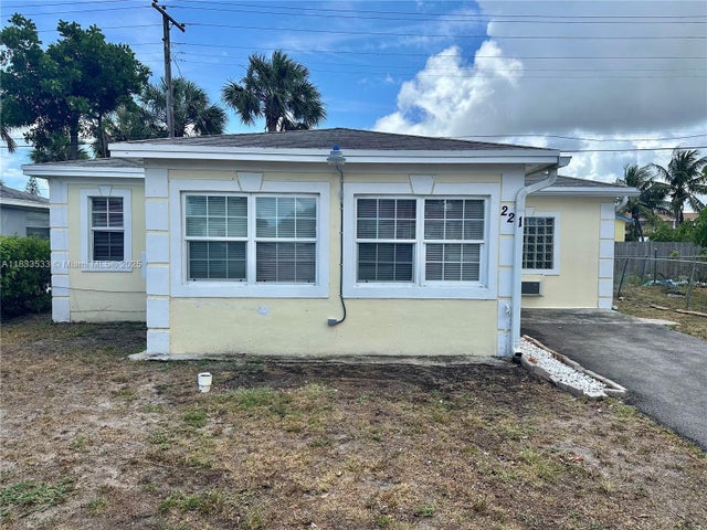 1 of 23 - 221 W 27th St 221, Riviera Beach, FL