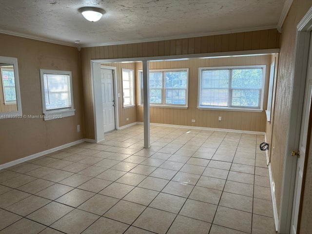 4 of 23 - 221 W 27th St 221, Riviera Beach, FL