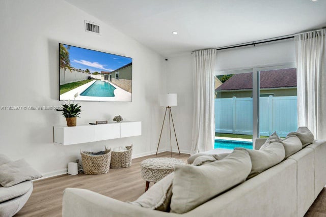 5 of 95 - 18998 Cloud Lake Cir, Boca Raton, FL