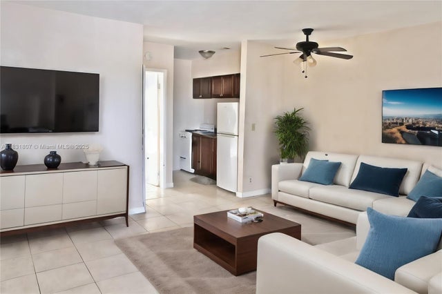 1 of 12 - 417 Nw 2nd Ave 3, Hallandale Beach, FL