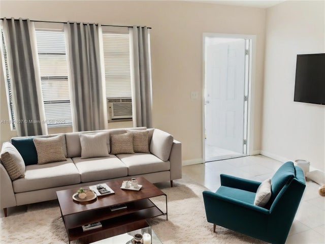 2 of 12 - 417 Nw 2nd Ave 3, Hallandale Beach, FL