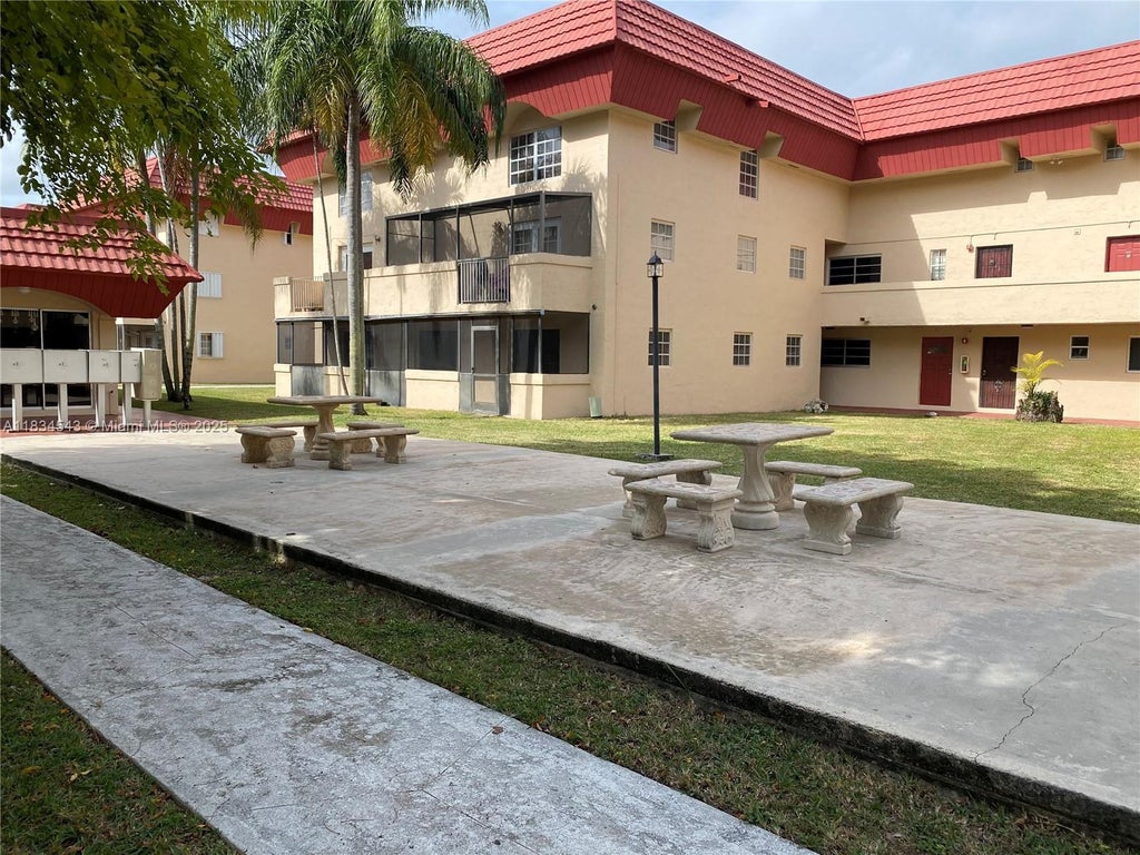 10901 N Kendall Dr 213, Miami