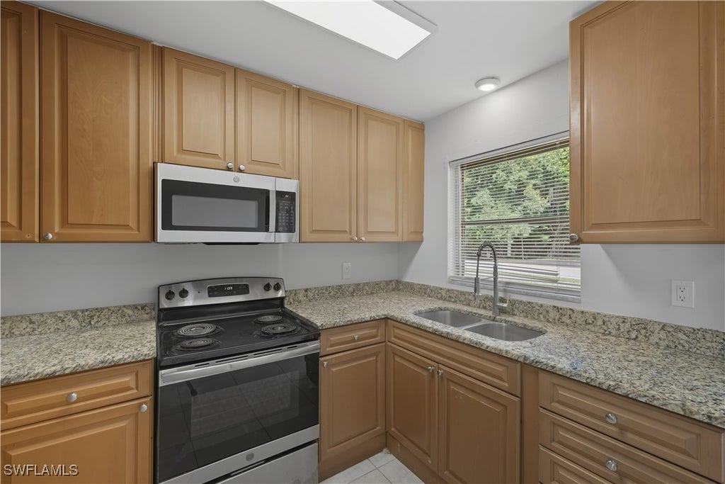 1069 Highlands Dr, Naples