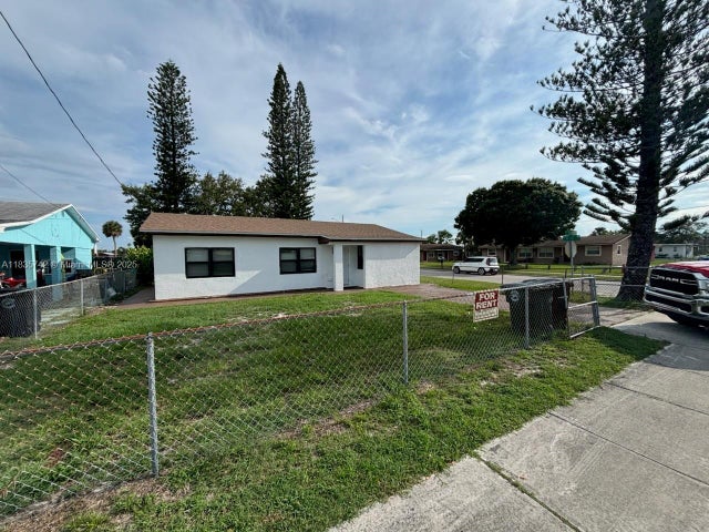 5 of 22 - 915 Avenue M, Fort Pierce, FL