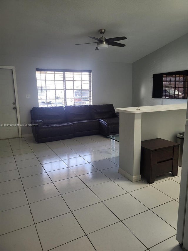 4 of 8 - 500 Ne 3rd St 114, Hallandale Beach, FL