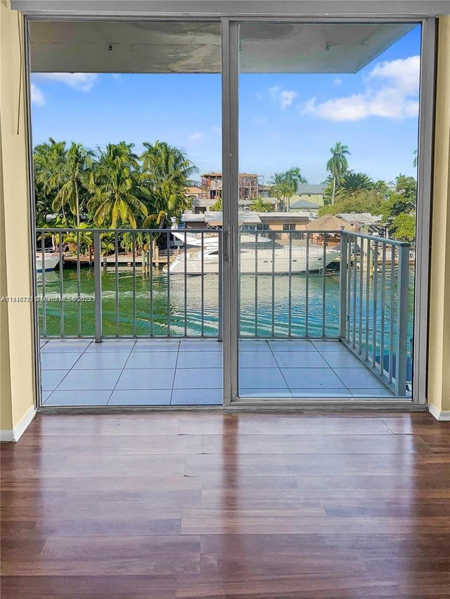2 of 20 - 1777 Se 15th St 302, Fort Lauderdale, FL