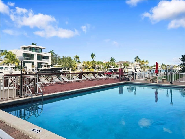 4 of 20 - 1777 Se 15th St 302, Fort Lauderdale, FL