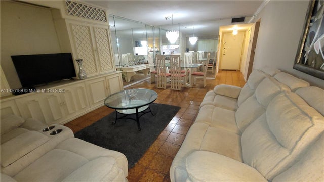 3 of 15 - 4650 Washington St 110, Hollywood, FL