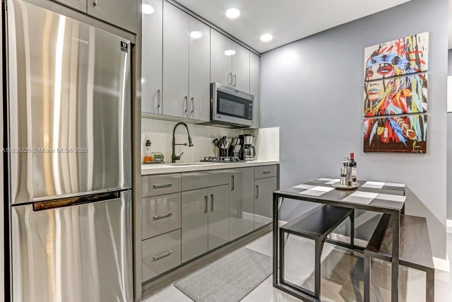 5 of 12 - 2302 Taylor St 3, Hollywood, FL