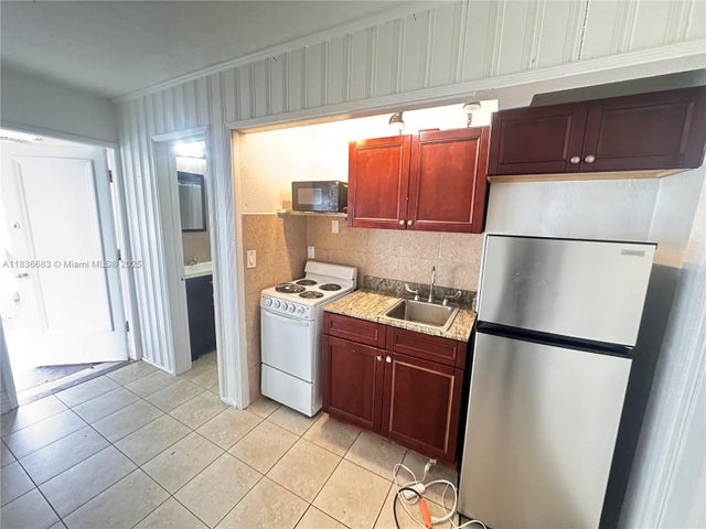 1 of 5 - 1723 Mckinley St C, Hollywood, FL