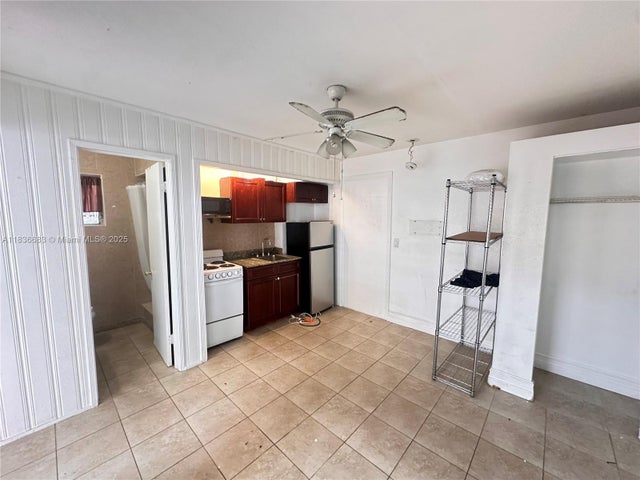 2 of 5 - 1723 Mckinley St C, Hollywood, FL